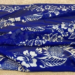 Beautiful Blue & White Beach Coverup - ONE SIZE